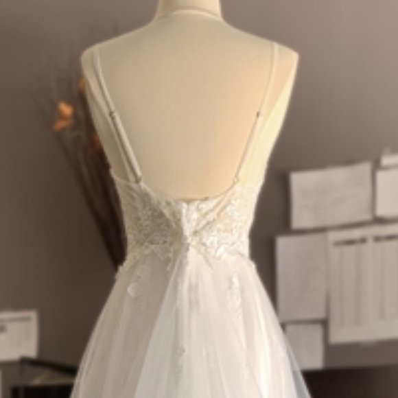 new off white  Deep V-Neck Spaghetti Strap Wedding Dress ACSU063 - Picture 5 of 8